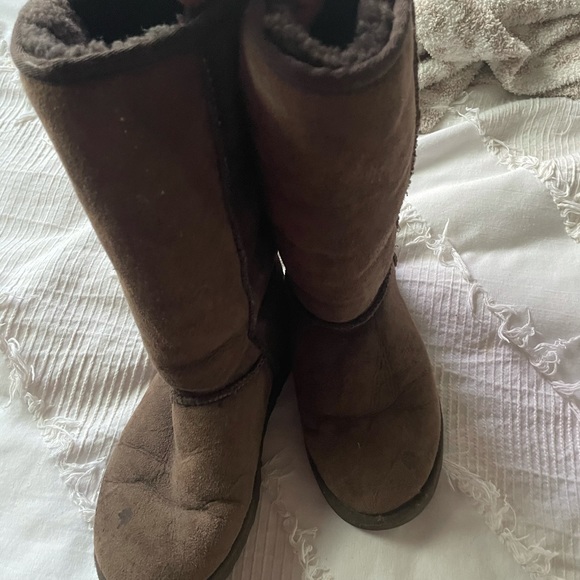 Tall brown ugg’s - size 8 - Picture 3 of 5